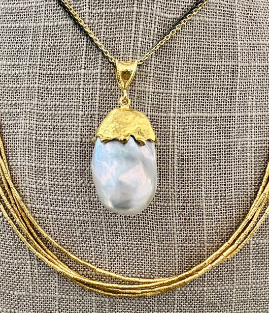Ara 24k & Large Pearl Pendant