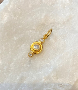 Ara 24kt Gold and Diamond Circle Pendant